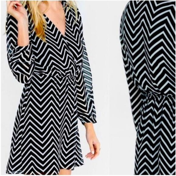 Express Black & White Chevron Sheer Sleeve Lined V-Neck Wrap Dress. XS. NEW. - Picture 1 of 12